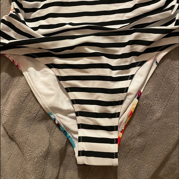 NEW Adorable one piece XL striped/floral swimsuit - Picture 6 of 10